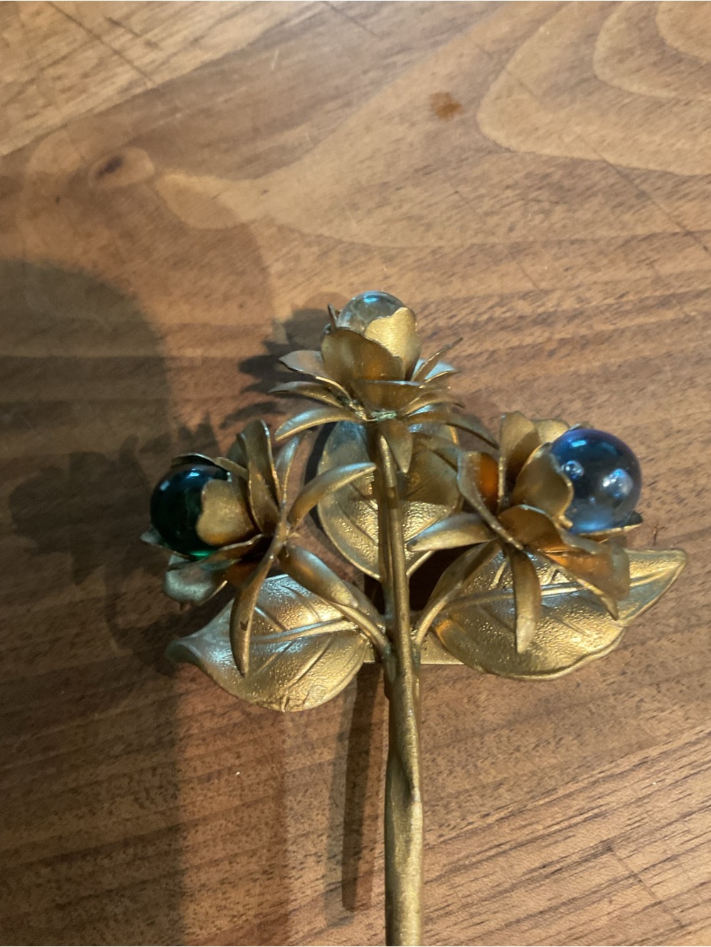 Victorian/Edwardian Gilt floral spray brooch with 3 cabochon stones
